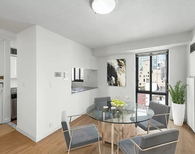 360 East 57th Street - Photo Thumbnail 3