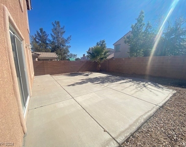 11225 Sandrone Avenue - Photo Thumbnail 20