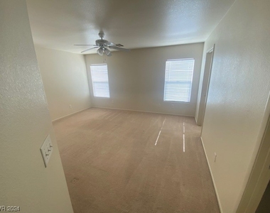 11225 Sandrone Avenue - Photo Thumbnail 10