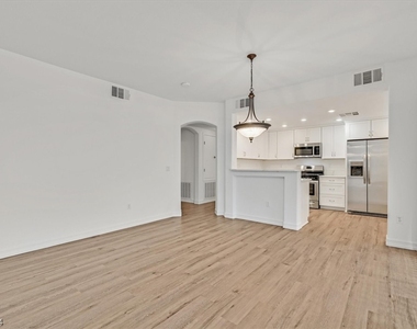 825 Canterra Street - Photo Thumbnail 4