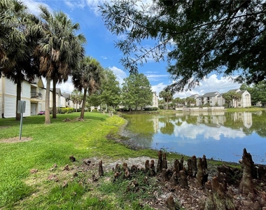 1932 Lake Atriums Circle - Photo Thumbnail 18