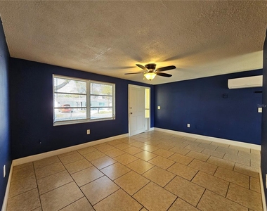 9210 Pegasus Avenue - Photo Thumbnail 4