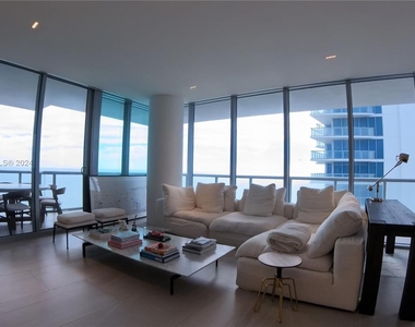 17121 Collins Ave - Photo Thumbnail 5