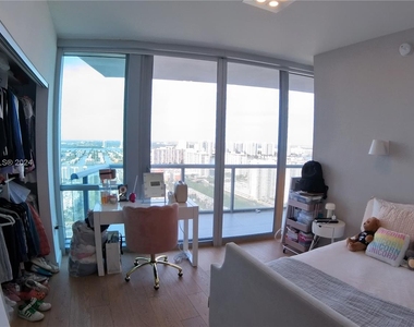 17121 Collins Ave - Photo Thumbnail 23