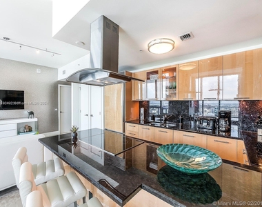 6899 Collins Ave - Photo Thumbnail 7