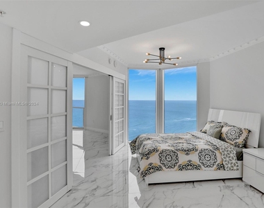 16699 Collins Ave - Photo Thumbnail 9