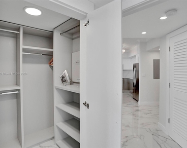 16699 Collins Ave - Photo Thumbnail 21