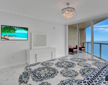 16699 Collins Ave - Photo Thumbnail 15