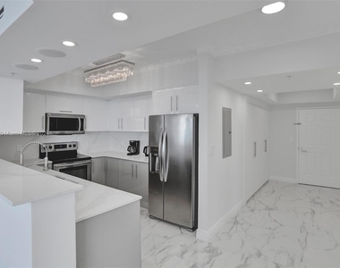 16699 Collins Ave - Photo Thumbnail 2