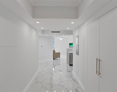 16699 Collins Ave - Photo Thumbnail 1