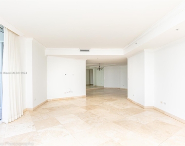 848 Brickell Key Dr - Photo Thumbnail 22