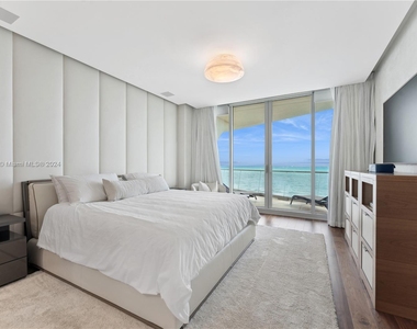 16901 Collins Ave - Photo Thumbnail 5