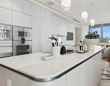 16901 Collins Ave - Photo Thumbnail 17