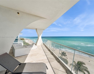 16901 Collins Ave - Photo Thumbnail 12