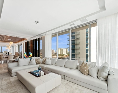 16901 Collins Ave - Photo Thumbnail 4