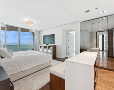 16901 Collins Ave - Photo Thumbnail 6