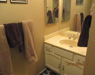 8202 N 21st Drive - Photo Thumbnail 11