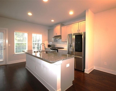 3801 Oxford Circle - Photo Thumbnail 9