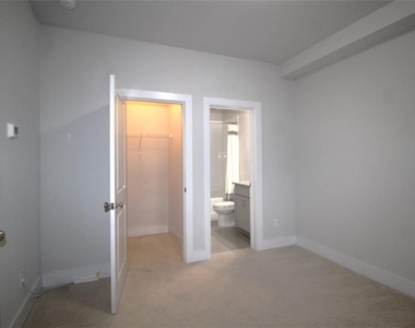 3801 Oxford Circle - Photo Thumbnail 5