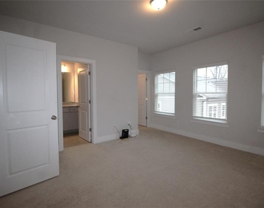 3801 Oxford Circle - Photo Thumbnail 15