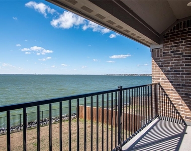 18140 Lakefront Court - Photo Thumbnail 2