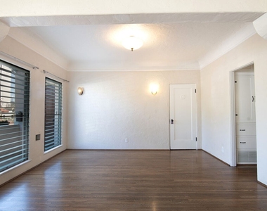 934 S Curson Ave - Photo Thumbnail 4