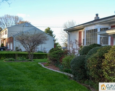 8 Sherwood Road - Photo Thumbnail 11