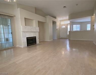 6904 White Lakes Avenue - Photo Thumbnail 2