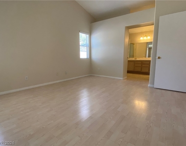 6904 White Lakes Avenue - Photo Thumbnail 10