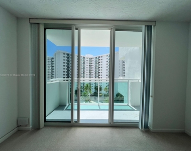 3000 S Ocean Dr - Photo Thumbnail 5