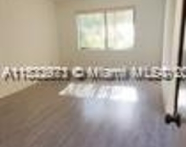 3777 Alcantara Ave - Photo Thumbnail 20