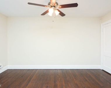 3345 N. Marshfield, Unit 502-b - Photo Thumbnail 9