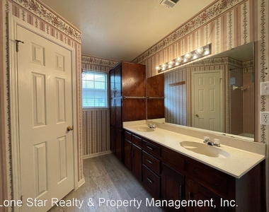 4401 Bluestem Ln - Photo Thumbnail 8