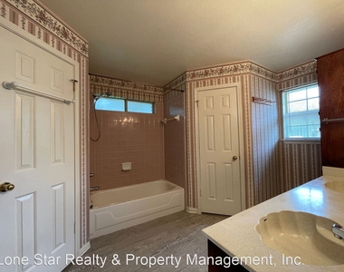 4401 Bluestem Ln - Photo Thumbnail 7