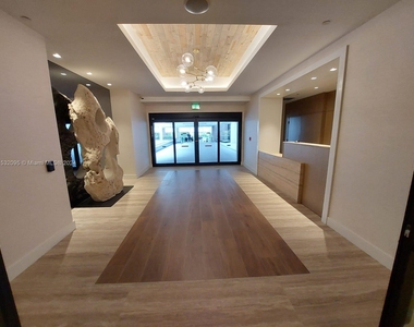 2301 Collins Ave - Photo Thumbnail 11