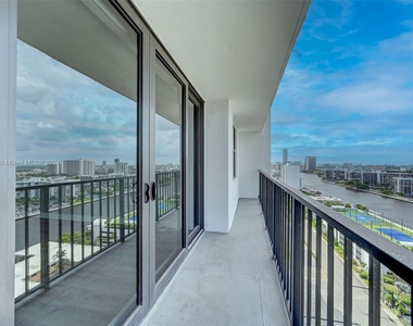 2401 S Ocean Dr - Photo Thumbnail 25