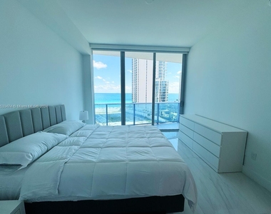 17550 Collins Ave - Photo Thumbnail 8