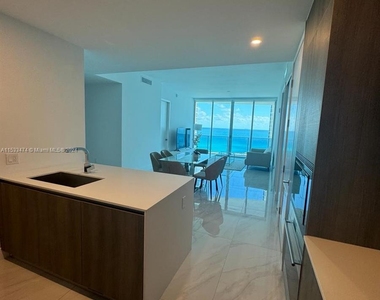 17550 Collins Ave - Photo Thumbnail 5