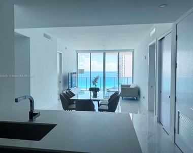 17550 Collins Ave - Photo Thumbnail 4