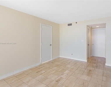 1632 S Bayshore Ct - Photo Thumbnail 12