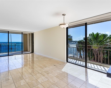 1632 S Bayshore Ct - Photo Thumbnail 9