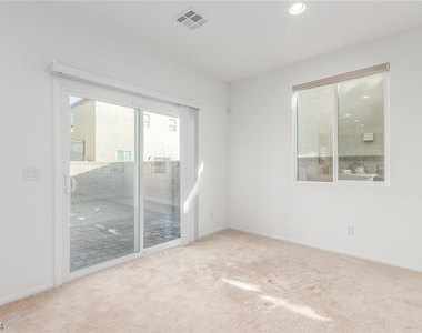 1122 W Cactus Needle Avenue - Photo Thumbnail 12