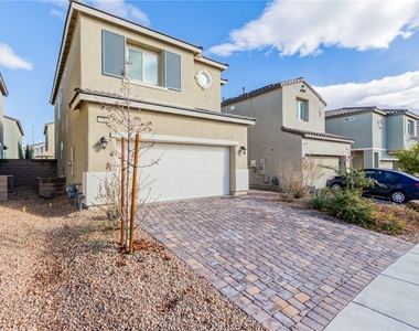 1122 W Cactus Needle Avenue - Photo Thumbnail 2