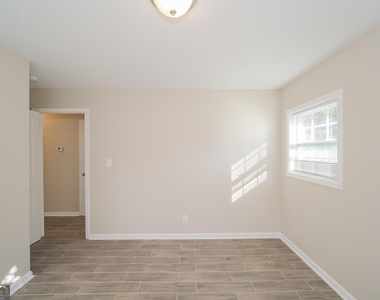 4302 Edinburgh Way - Photo Thumbnail 12