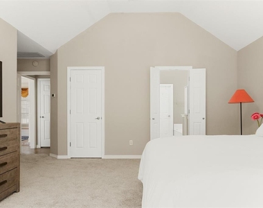 118 W Greenbriar Lane - Photo Thumbnail 21