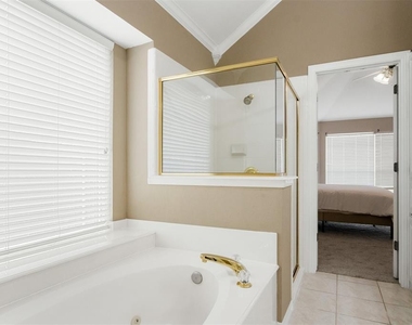 118 W Greenbriar Lane - Photo Thumbnail 25