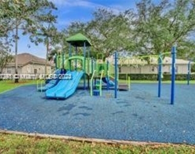 1421 Nw 138th Way - Photo Thumbnail 23