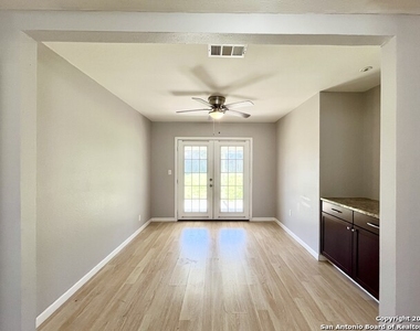 2910 Shadow Bend Dr - Photo Thumbnail 6