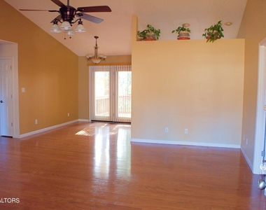 3304 Ne Chantilly Drive - Photo Thumbnail 1