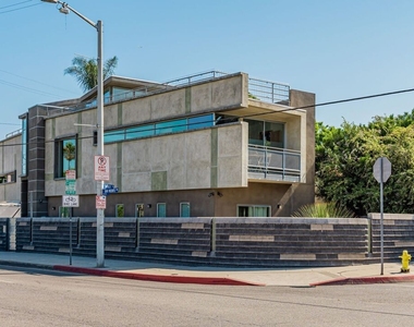 515 N San Vicente Blvd - Photo Thumbnail 9